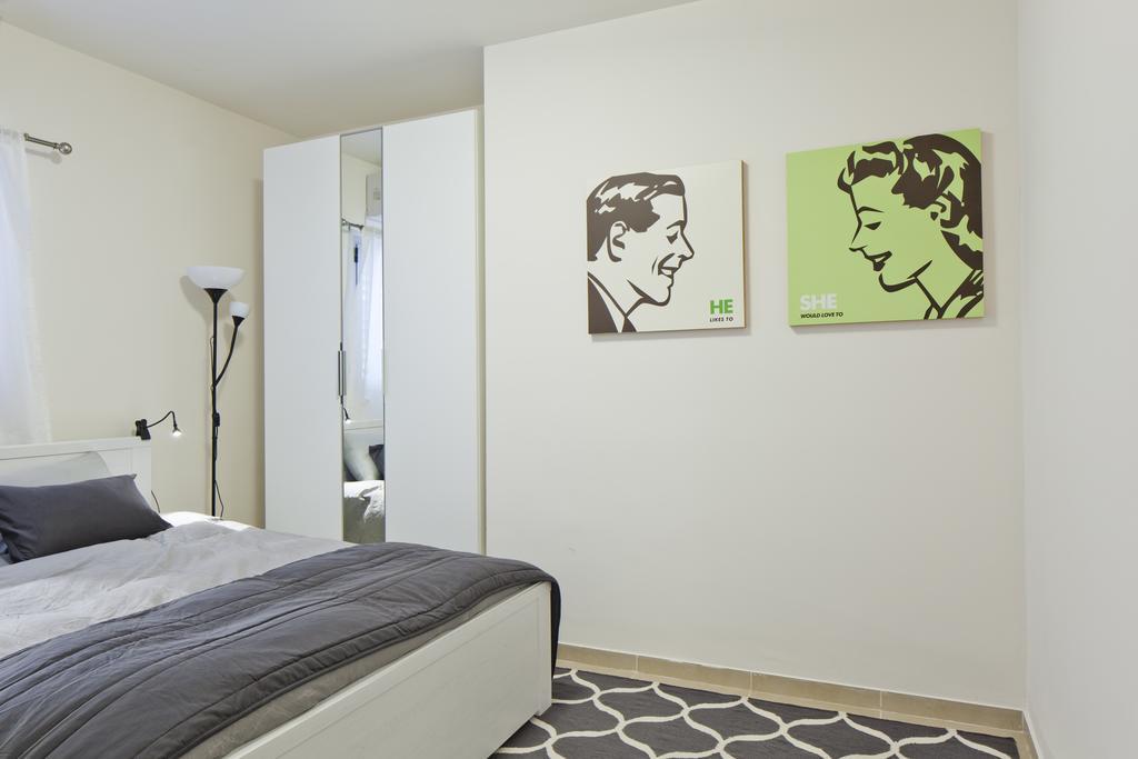 Tlv Suites By The Sea - 2 Rooms Tel Aviv Exterior photo